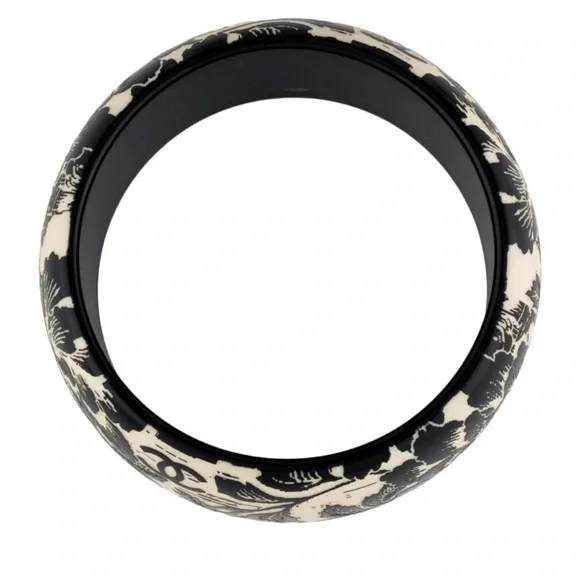 Chanel Resin Carved CC Flowers Bracelet - Picture 3 of 3